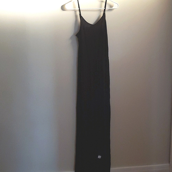 Tresics Dresses & Skirts - Tresics Spaghetti Strap Maxi Dress